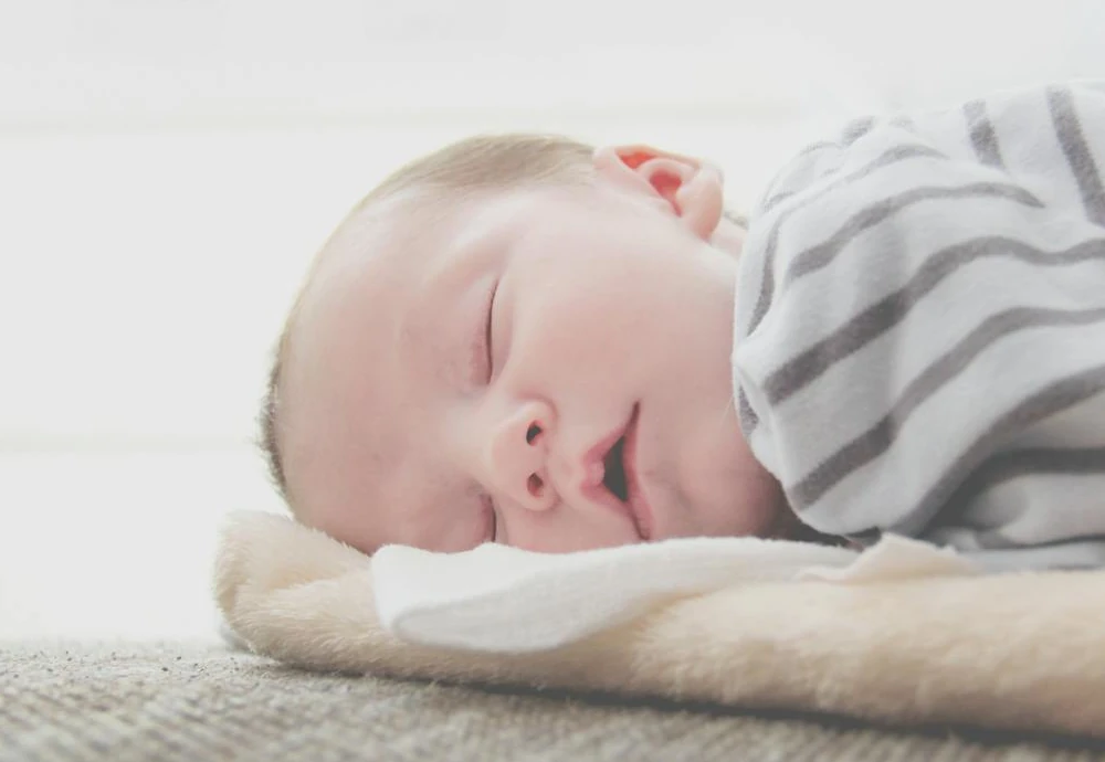 Скільки має спати новонароджений